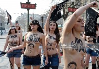 Голые активистки на протесте
