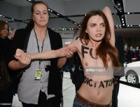Голые активистки на протесте