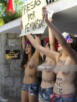 Голые активистки на протесте