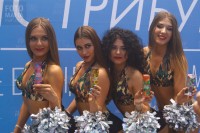 Девушки в мини-шортиках на выставке Vapexpo