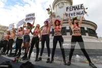 Голый протест активисток Femen