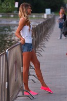 Фотоохота на девушку в джинсовых шортиках