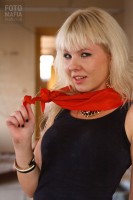 Модель в  мини платье