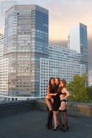 Модели в белье на крыше