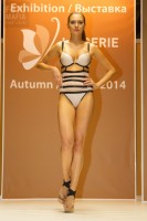 Показ пляжной моды на выставке Lingerie-Expo