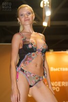 Модель на показе нижнего белья Lingerie-Expo