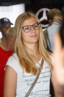 Девушка в мини на выставке