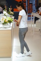 Модель на автосалоне в Москве