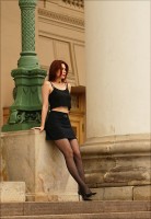 Фотоохота на девушку в мини и колготках