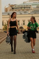 Фотоохота на девушку в мини и колготках