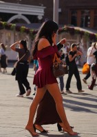 Фотоохота на девушку в коротком платье