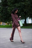 Девушка в очень коротком платье