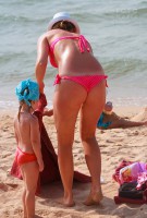 подсматривание за пляжными девушками
