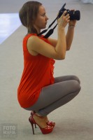 Фотоохота на девушку на шпильках