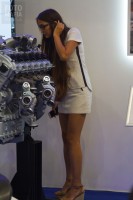 Фотоохота на девушку в мини
