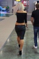 Фотоохота на девушку в мини