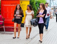кавказские девушки на улице