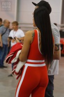 Модель в обтягивающем