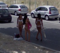 Проститутки попали в кадр Street View