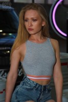 Фотоохота на девушку на выставке тюнинга