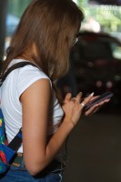 Подглядывание за девушкой в шортиках и колготках