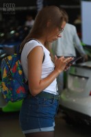Подглядывание за девушкой в шортиках и колготках
