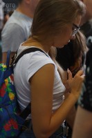 Девушка без лифчика с маленькой грудью