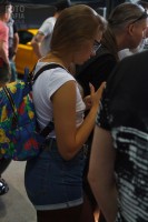 Подглядывание за девушкой в шортиках и колготках