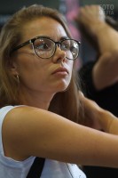 Подглядывание за девушкой в шортиках и колготках