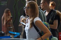 Девушка в джинсовых шортиках