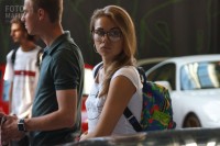 Фотоохота на девушку в шортиках и колготках