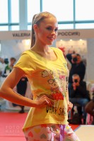 девушка в нижнем белье на выставке Lingerie-Expo 2014