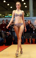 модель на показе Lingerie-Expo