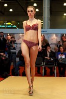 девушка в нижнем белье на выставке Lingerie-Expo 2014