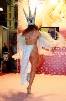 девушка на показе нижнего белья Lingerie-Expo