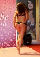 девушка в нижнем белье на выставке Lingerie-Expo 2014