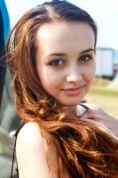 солнечный портрет девушки на автоэкзотике 2011