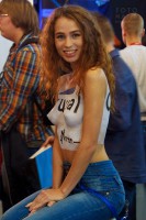 топлес девушка на выставке Игромир 2014