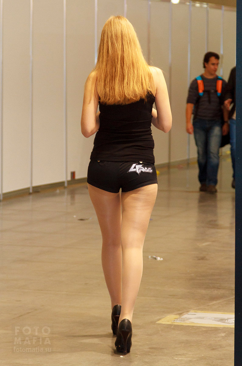 девушка на выставке Игромир 2014