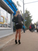 фотоохота на девушку в шортиках на улице
