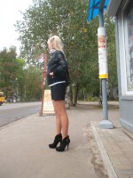 фотоохота на девушку в шортиках на улице