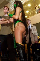 выставка Игромир девушка Mortal Kombat