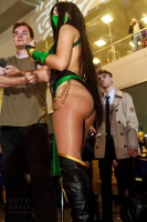 выставка Игромир девушка Mortal Kombat