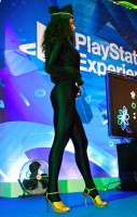 девушка в обтягивающем игромир 2011 go-go playstation