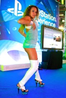 playstation на игромире 2011 девушка танцует