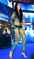 девушка go-go танцует игромир 2011
