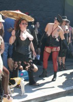 голая девушка Folsom Street Fair