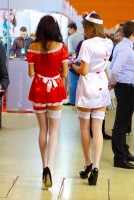 сексуальные медсестры в чулках на выставке