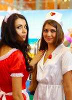 девушки медсестры на выставке текстильлегпром 2012