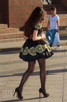 Кавказская девушка на улице